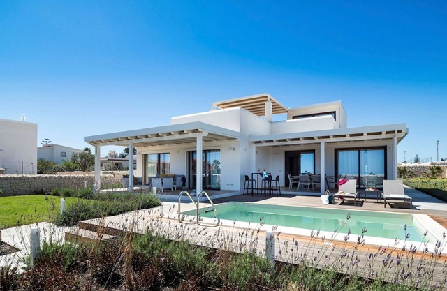 Casa Ginepro - Four Bedroom Villa, Sleeps 8