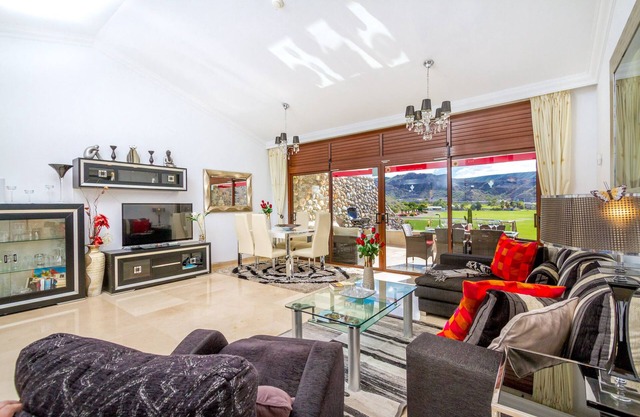 Casa Holmston Anfi Tauro. Great design, views, private hot tub & communal pool.