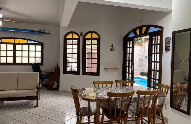 Casa inteira, 4 dormitórios, ar condicionado, piscina próximo da praia
