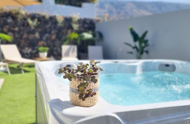 CASA LOLA EN PUERTO DE LA CRUZ CON JACUZZI Y VISTA