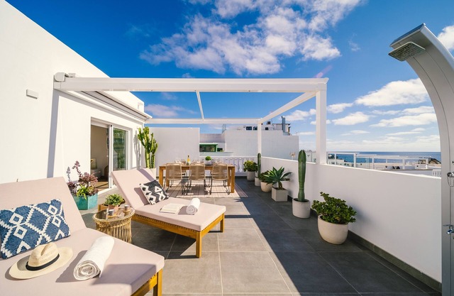 Casa Lola | Penthouse with huge terrace and sea views in the old town