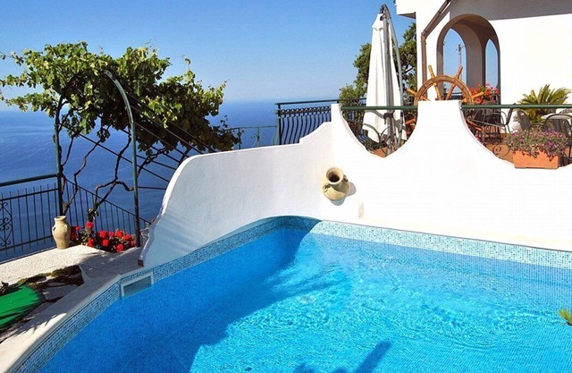 Casa Lolita B: A cozy apartment located on a hillside, facing the sea, with Free WI-FI.