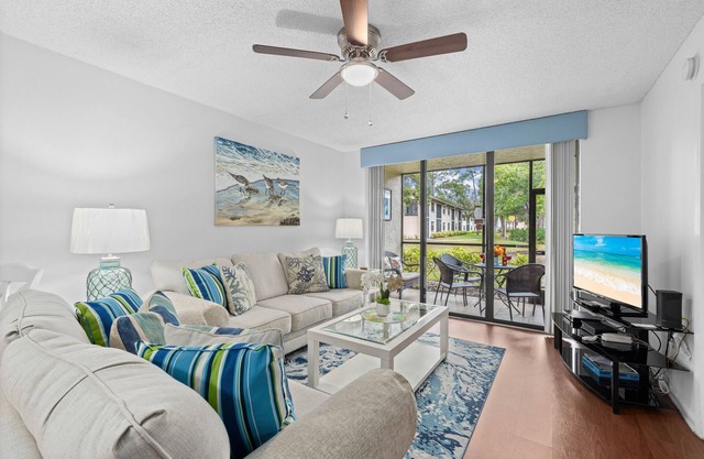 *Casa Mia* Fabulous 2BR Condo w/2Pools, Mins to IMG/Beach/Anna Maria Isl