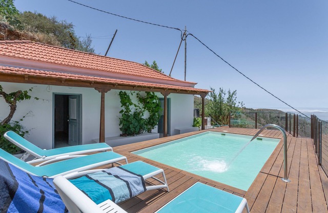 'Casa Mica' with Mountain View, Wi-Fi and Air Conditioning