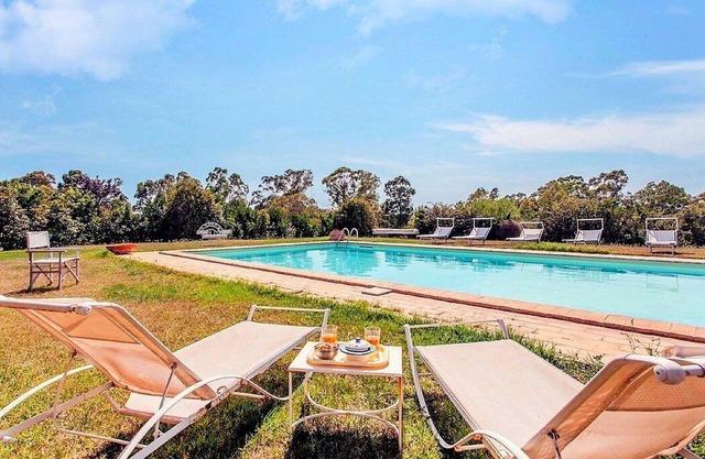 Casa Micaela B: A welcoming apartment that is part of a villa situated in a quiet location, surrounded by a wonderful garden, with Free WI-FI.