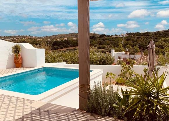 Casa na Colina : The Cottage and The Long House