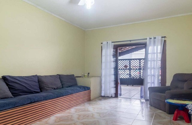 Casa na Praia Grande com Churrasqueira e Quintal