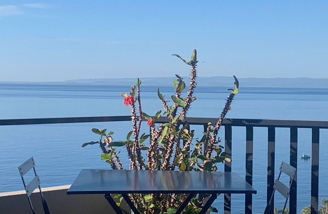 Casa Nausica: a dreamy sea view, on the Riviera dei Ciclopi.Free wi-fi