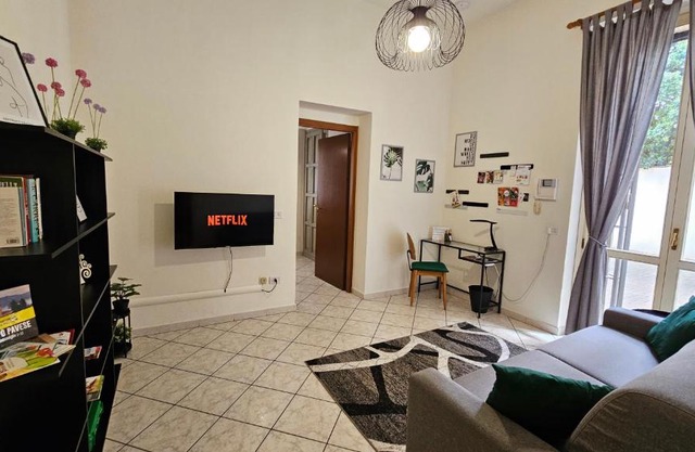 CASA OLTREPO comodo centrale ma silenzioso parcheggio interno