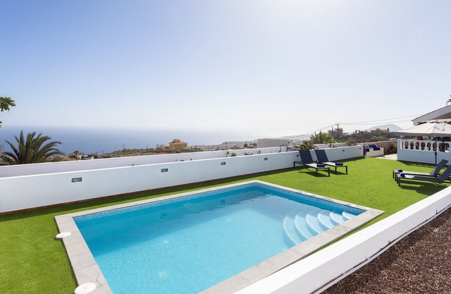 Casa Paraiso with pool and sea view