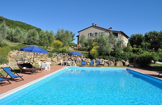 Casa Raissa A: A characteristic and welcoming apartment that is part of a villa immersed in a splendid landscape, in a lovely little hamlet, with Free WI-FI.