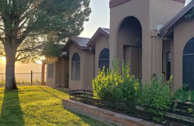 Casa Rio Rico WITH A SPECTACULAR VIEW!