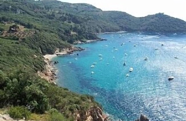 Casa Romantica with balcony in stunning medieval village, short drive to beach