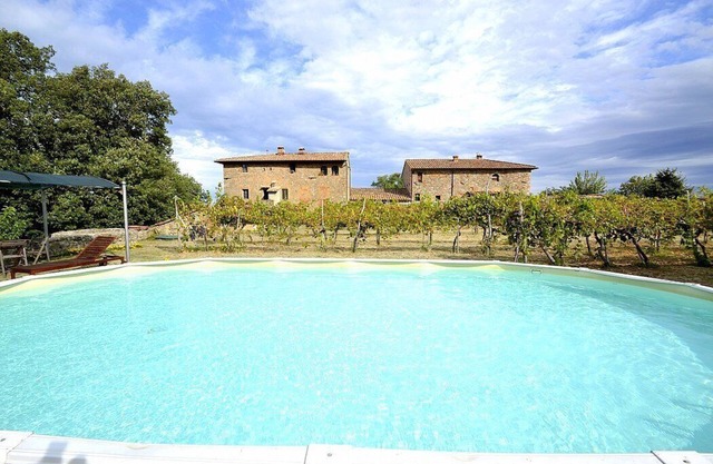 Casa Scoiattolo A: A cozy and welcoming apartment surrounded by meadows and by green hills, with Free WI-FI.