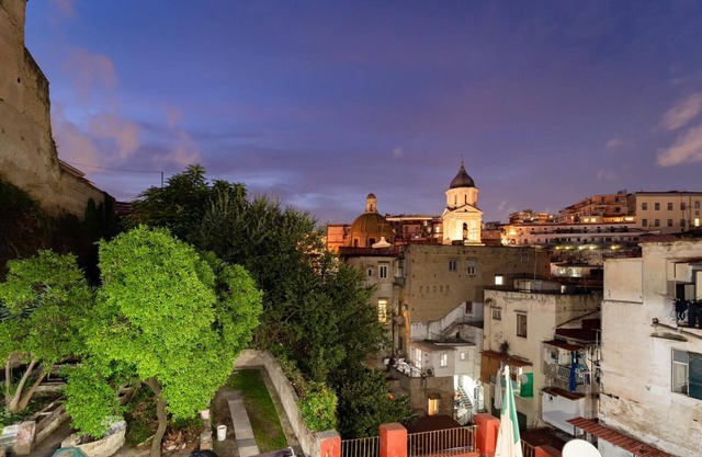 Casa se Dea, located in the heart of Naples. A few meters away from the subway.