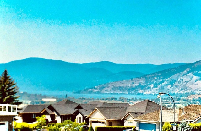 Casa Sol: gorgeous 6 bdrm lakeview home - pool hot tub, close to beach & pet ok!