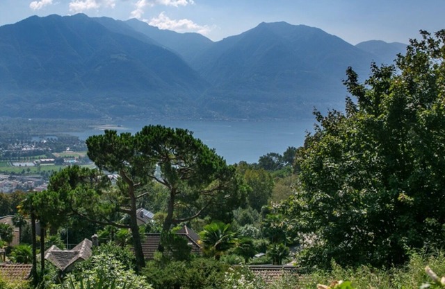 Casa Soleil Apartment Rosa Rossa with magnificent lake view, with dog welcome