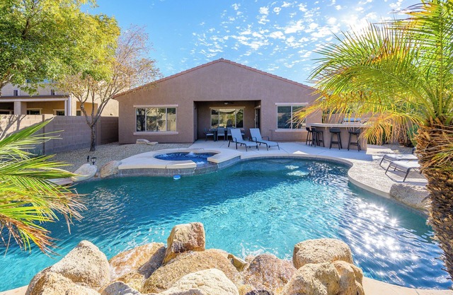 Casa Stetson w/heated pool, spa, bar/bbq!