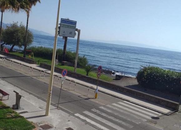 Casa sul lungomare di torre archirafi