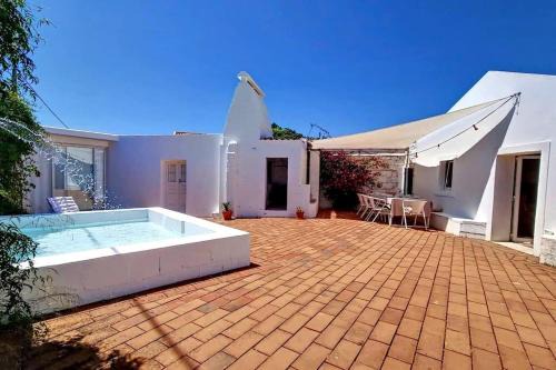 Casa Típica com Pátio e Tanque