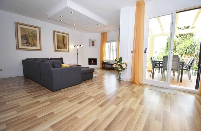 Casa ToLouise – Coastal Apartment Walking Distance to Beach & Train in Fuengirola - by Mediterra Rentals