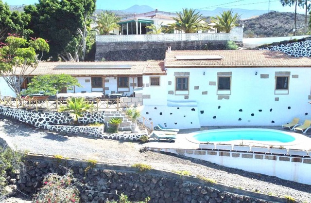 Casa vista al mar,piscina compartida,Wifi y jardin