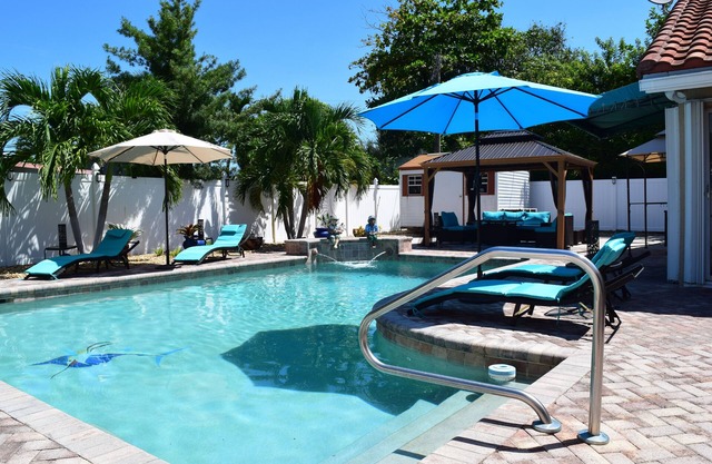 CasaDelray! nYour Spacious 5BR Coastal Retreat nJust Minutes Away From The BEACH