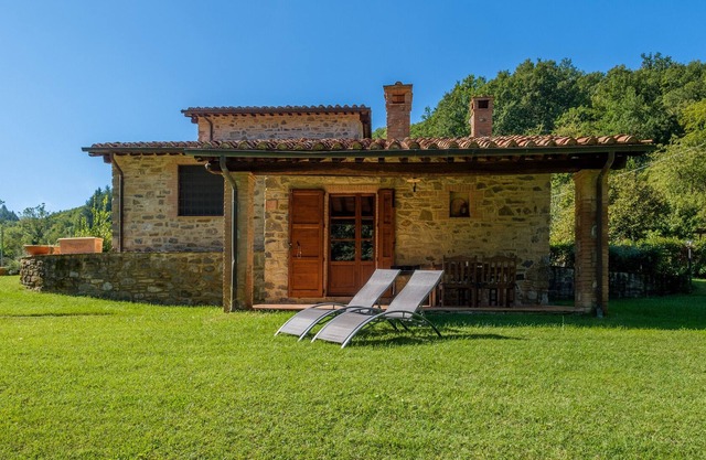 Casal'Terra Villa with Private Garden & Wi-Fi