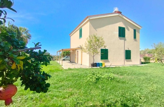 Casaleri is the ground floor of a Maremma reclamation farmhouse 3 km from the sea