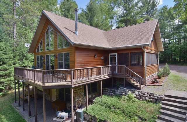 Cascade cabin on Clam Lake with cozy fireplace - Special Winter Rates