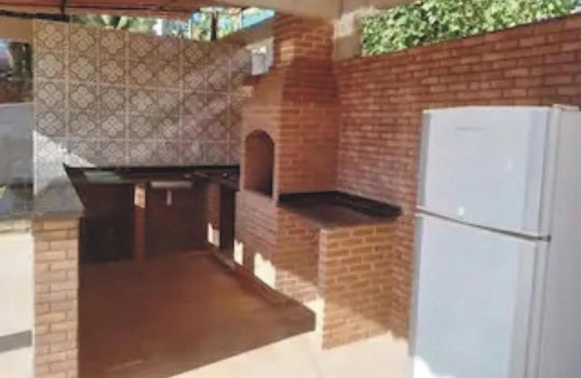 Casinha branca com piscina