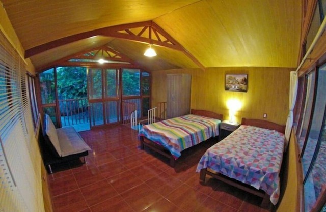 Casita bungalow c/agua caliente- naturaleza a 5 minutos de la Plaza!