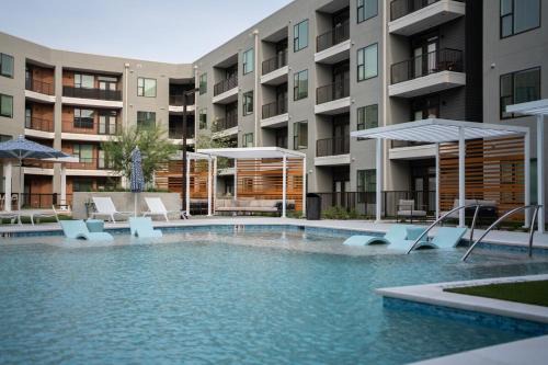 Casita Cactus - King Suite near Domain - with Pool and Gym