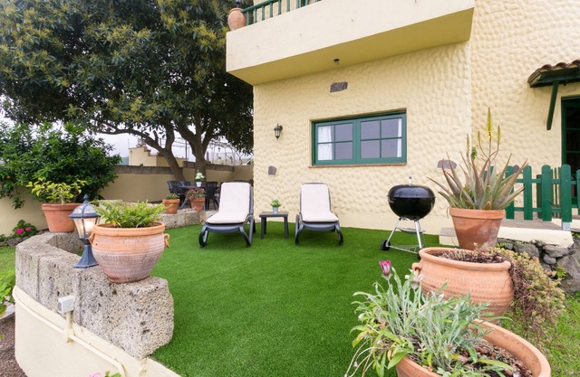 CASITA LAS UVAS SPECTACULAR RURAL FARMHOUSE WITH SEA VIEWS , SPA AND WIFI