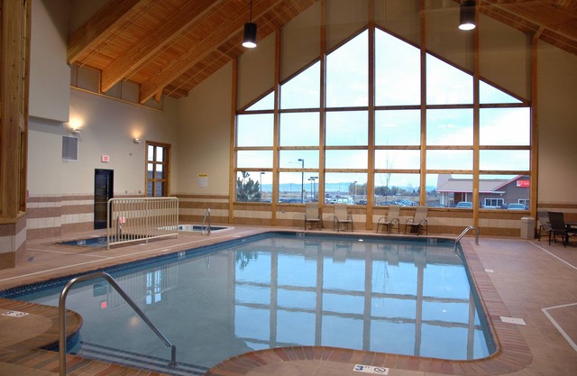 Casper C'mon Inn Hotel & Suites