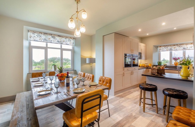 Castell Coch - Five Bedroom House, Sleeps 9