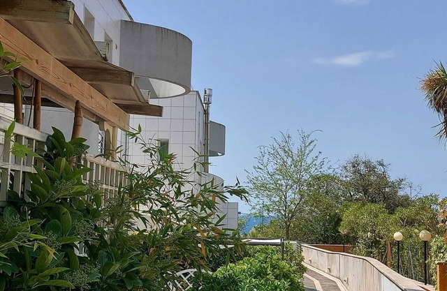 Castiglioncello: pretty house by the sea with garden, garage in modern residence