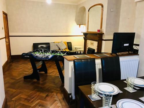 Castle Donington 5 Bed House 2 Baths Near EMA And Donington Park