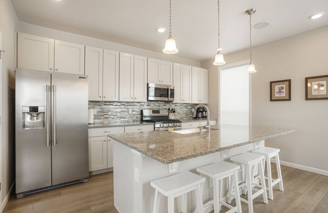 Castle Rock King/Queen with View