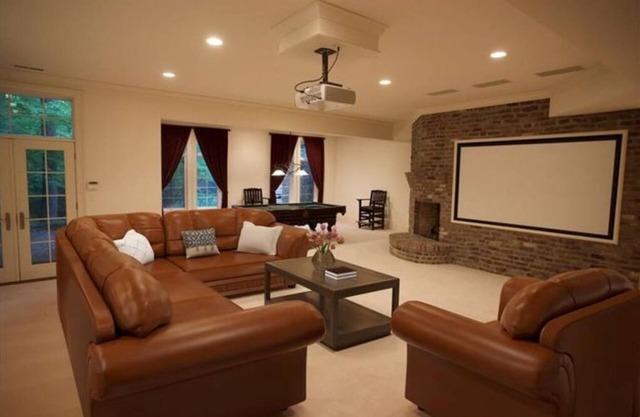 Castle with 5 bedrooms and WiFi, fitness room in fabulous Indianapolis