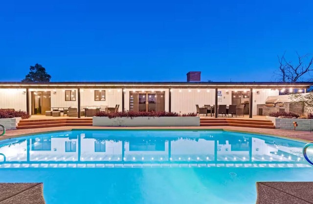Catalina Foothills, Modern, Heated Pool, Spa, Views, Sleeps 16