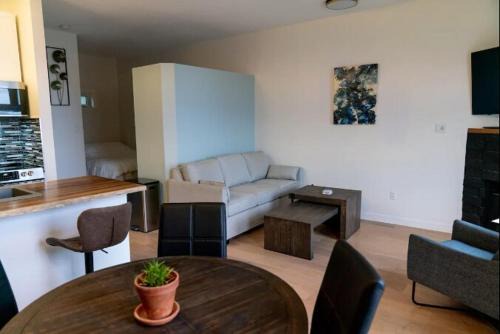 Catch of the Day- Waterfront Bachelor Condo