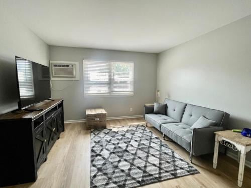 Cathedral 3-Charming Apartment walk to UNMC