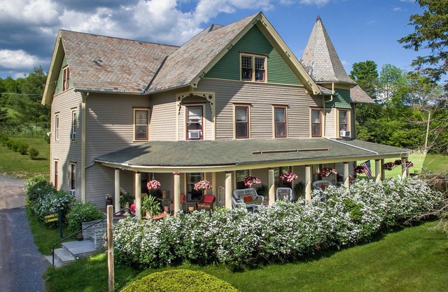 Catskill Victorian Inn with spectacular mountain views, fireplace, and hot tub