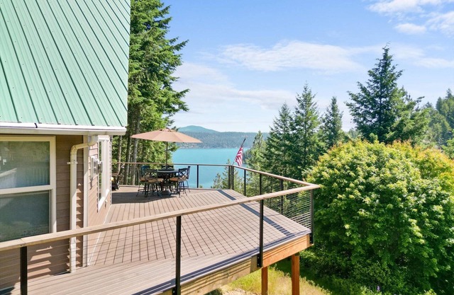 Cave Bay Escape - Stunning Lake Views, Deck, Boat Slip, Grill, Blackstone, and Fireplace, near CDA!