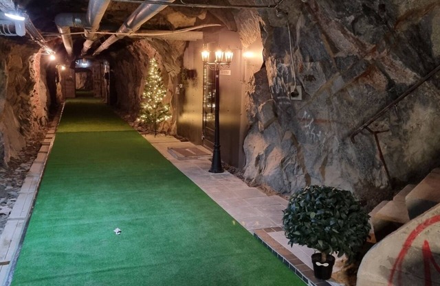 Cave Retreat - Sleeps 2 - Pets - Parking - Wifi