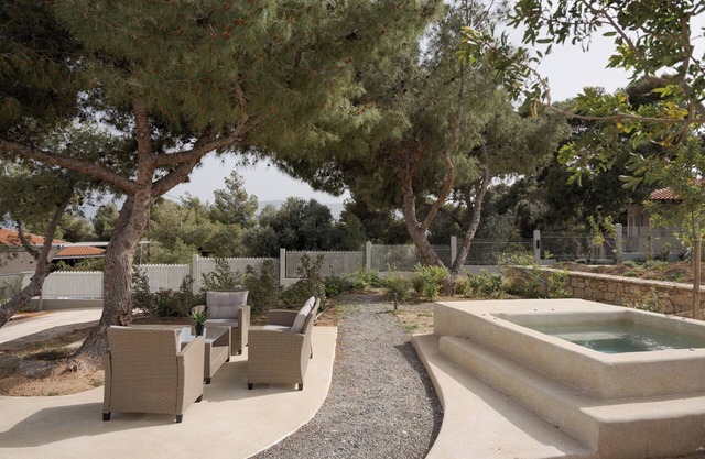 Cavos Residence with Private Jacuzzi