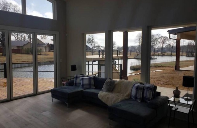 Cedar Creek Lake Playhouse, Waterfront, EV Charger