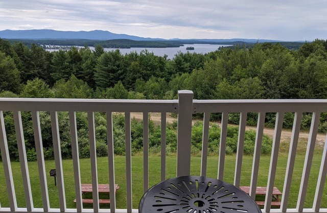 Cedar Lodge 303A Room with Balcony!