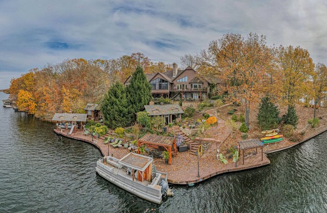 Cedar Lodge - Lake Front Retreat and Resort